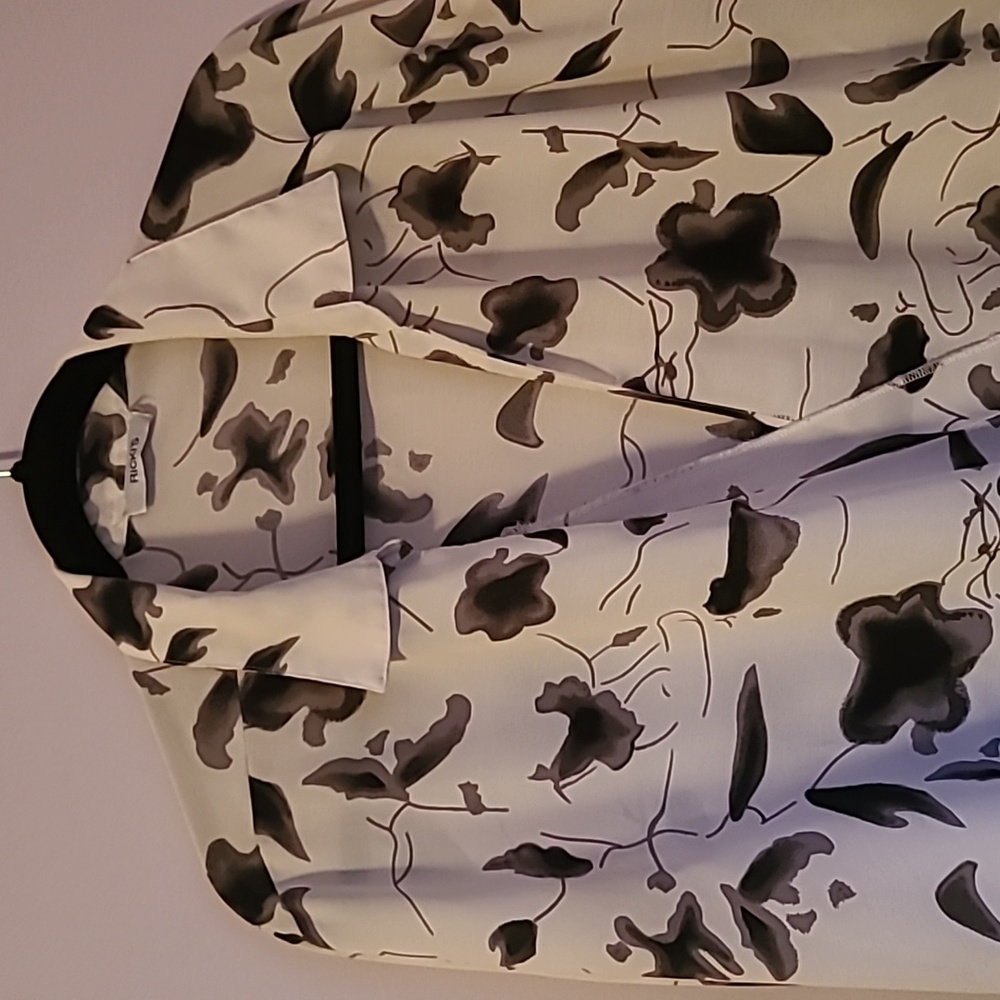 Ricki's white and black floral blouse, size L